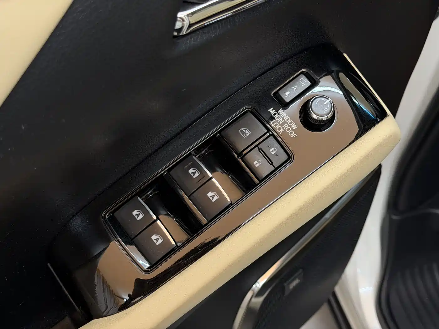 Toyota Alphard 2018 3.5L Luxury фото 5