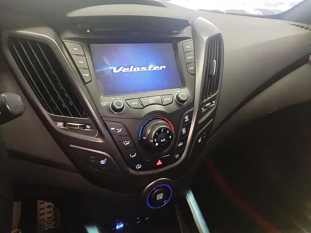 Hyundai Veloster 2015 1.6T Automatic Luxury Edition фото 13