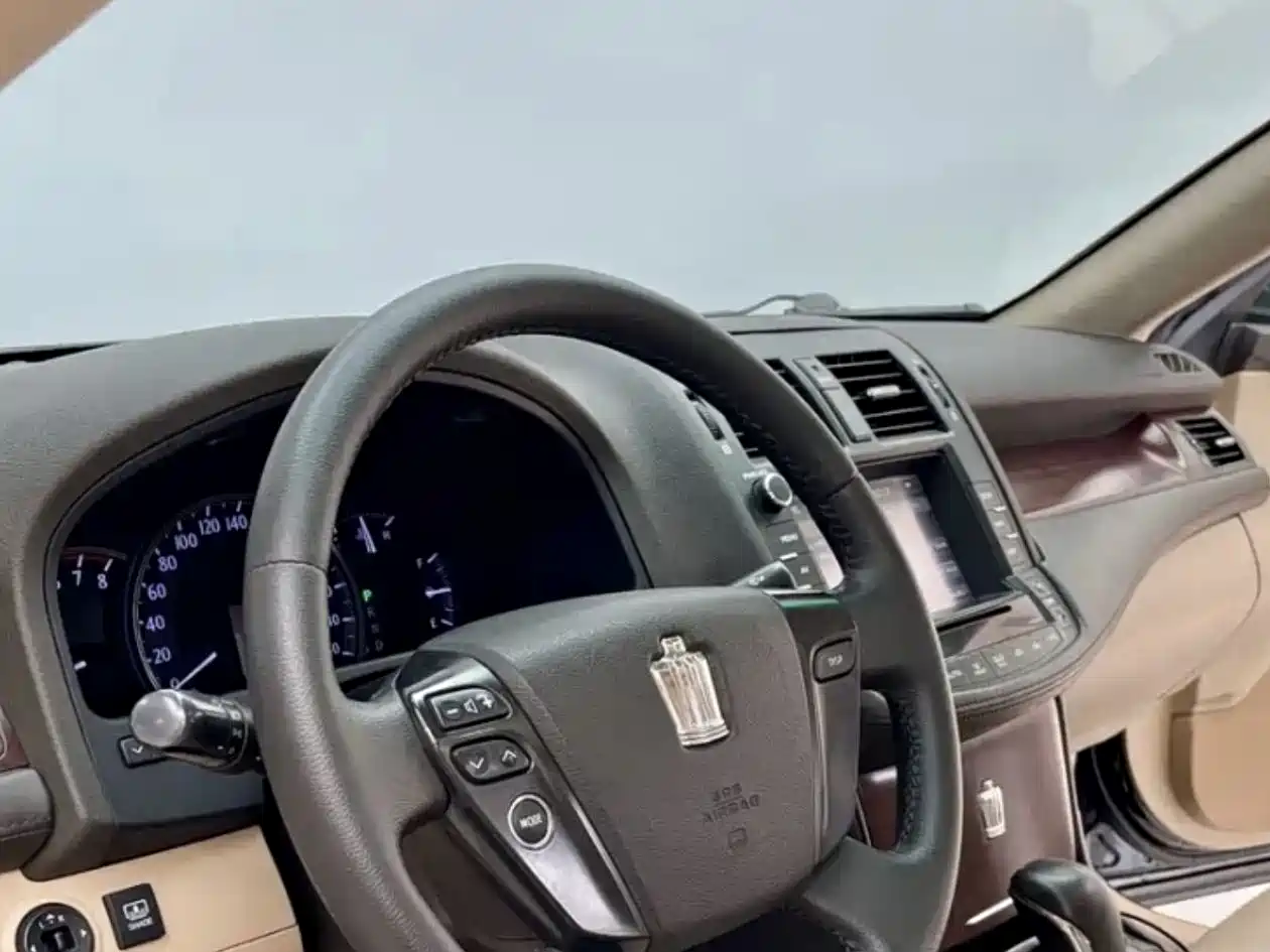 Toyota Crown 2011 2.5L Royal Leather Sunroof Special Edition фото 9