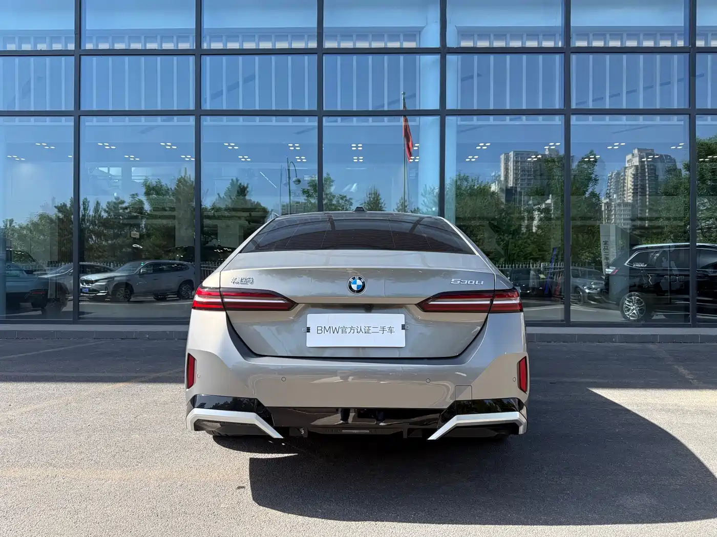 BMW 5 Series 2024 530Li Leading M Sport Package фото 8