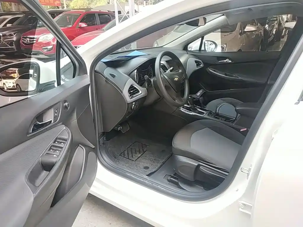 Chevrolet Cruze 2018 2018 320 Automatic Pioneer Sunroof Edition