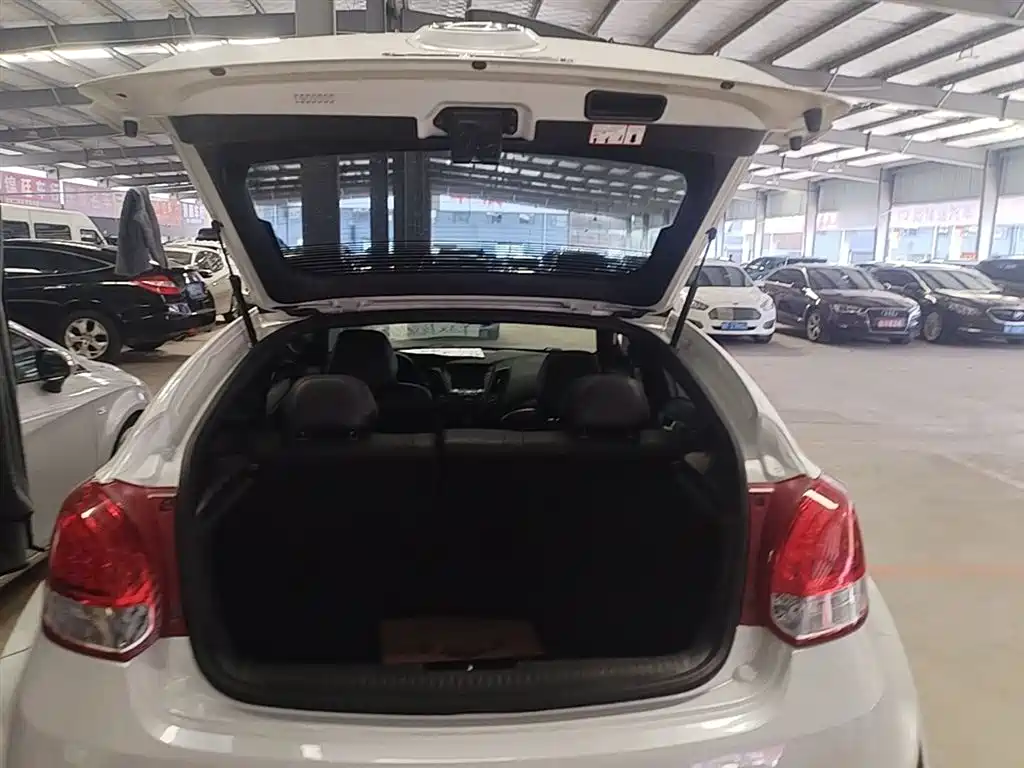 Hyundai Veloster 2015 1.6T Automatic Luxury Edition фото 19
