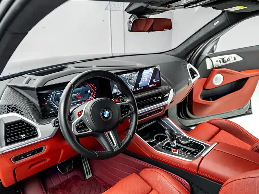 BMW XM 2023 50e фото 19