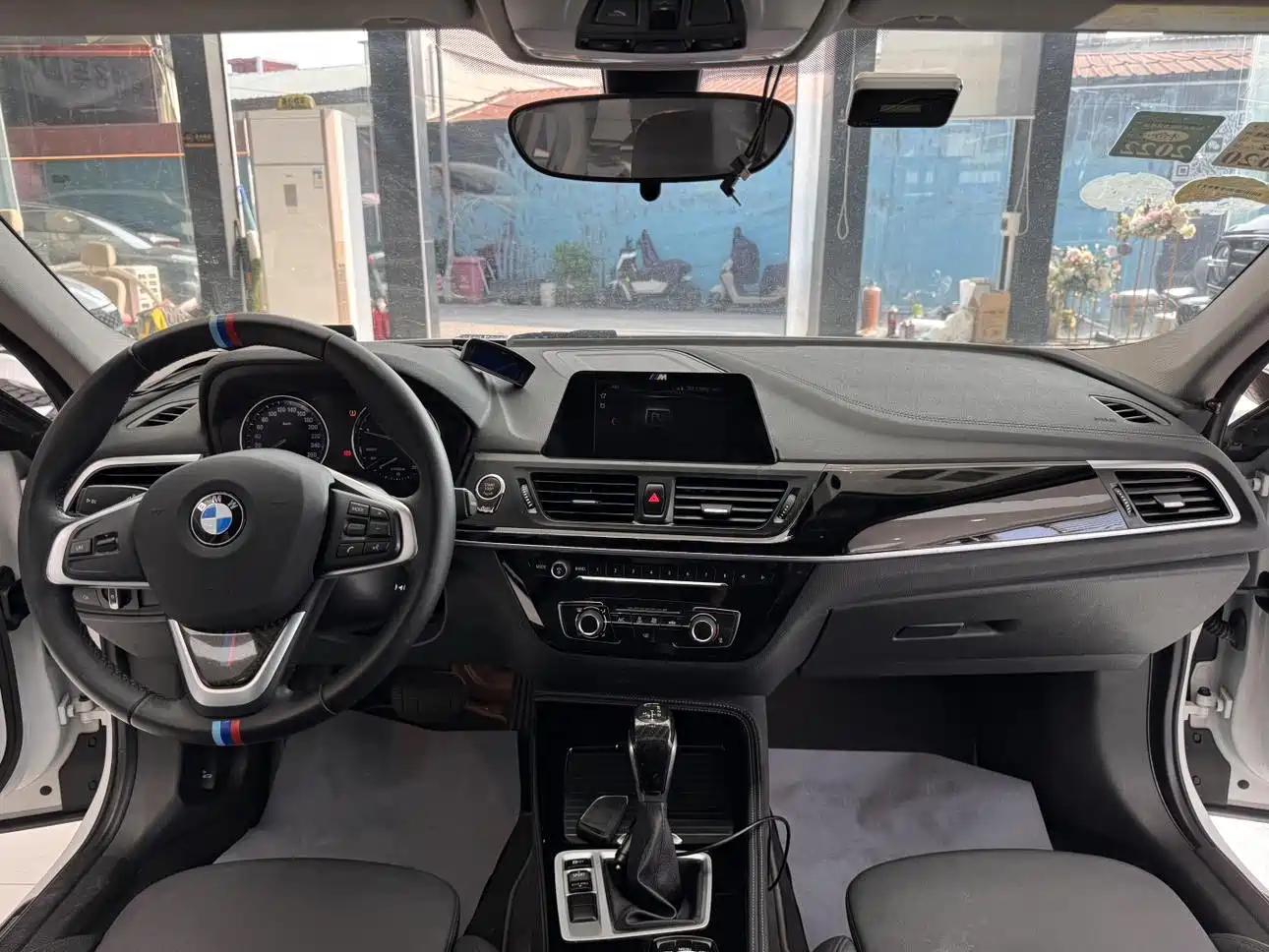 BMW 1 Series 2018 118i Sport Edition фото 11