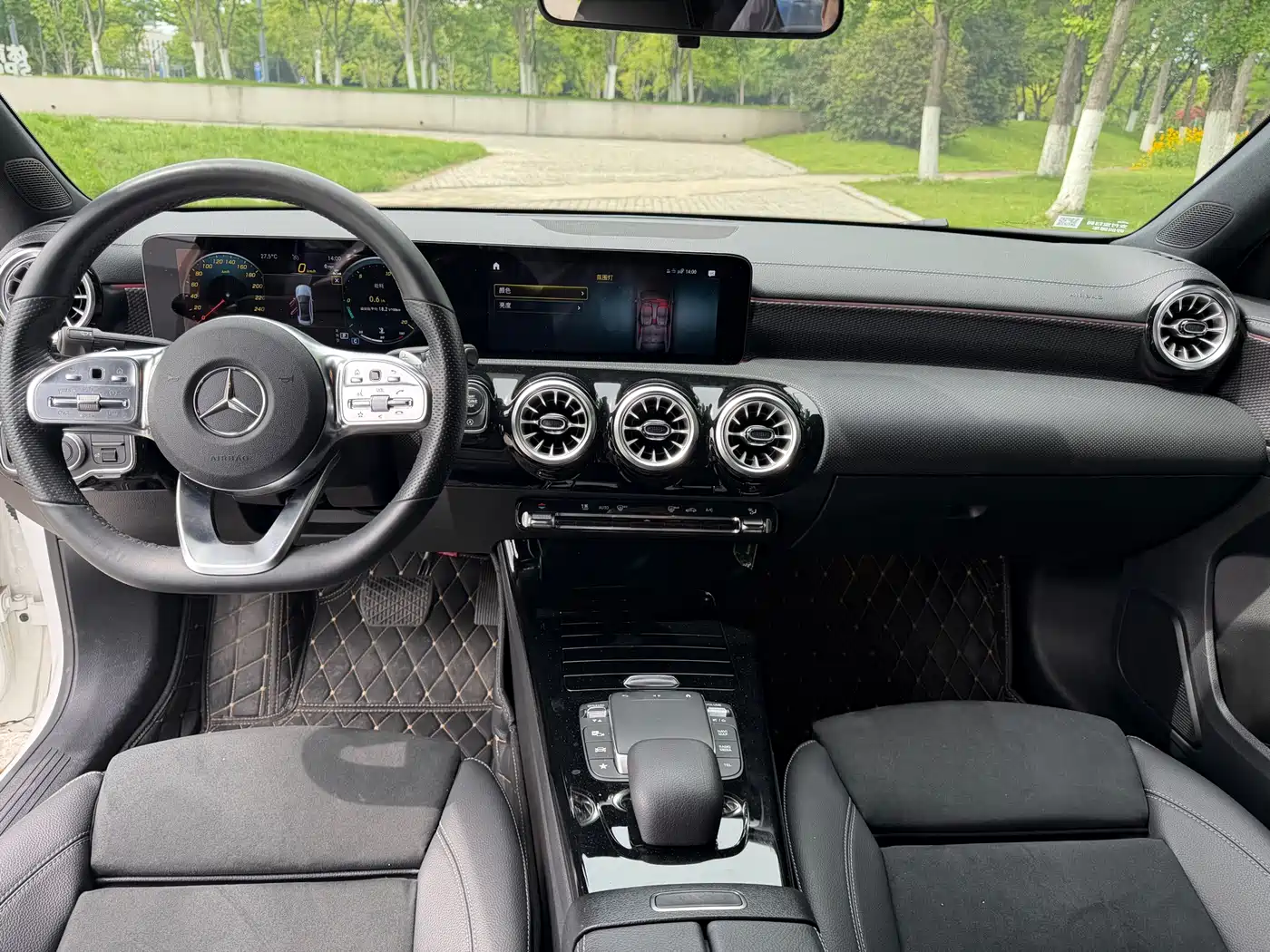 Mercedes-Benz A-Class 2023 A 200 L Fashion фото 7