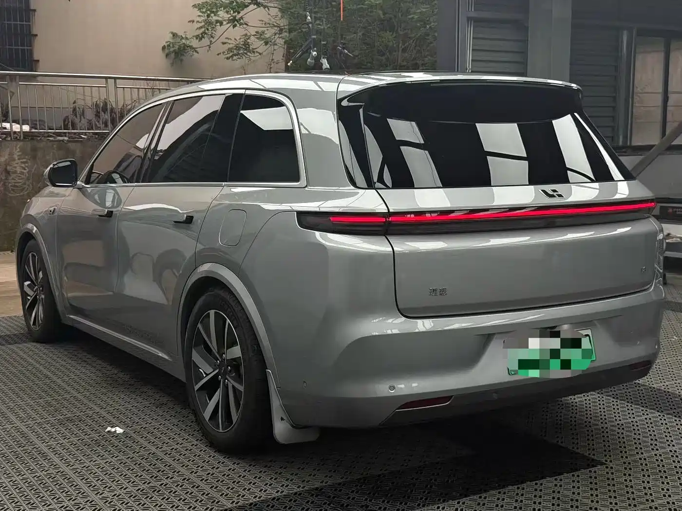 Фото 4 - Li Auto Li L8