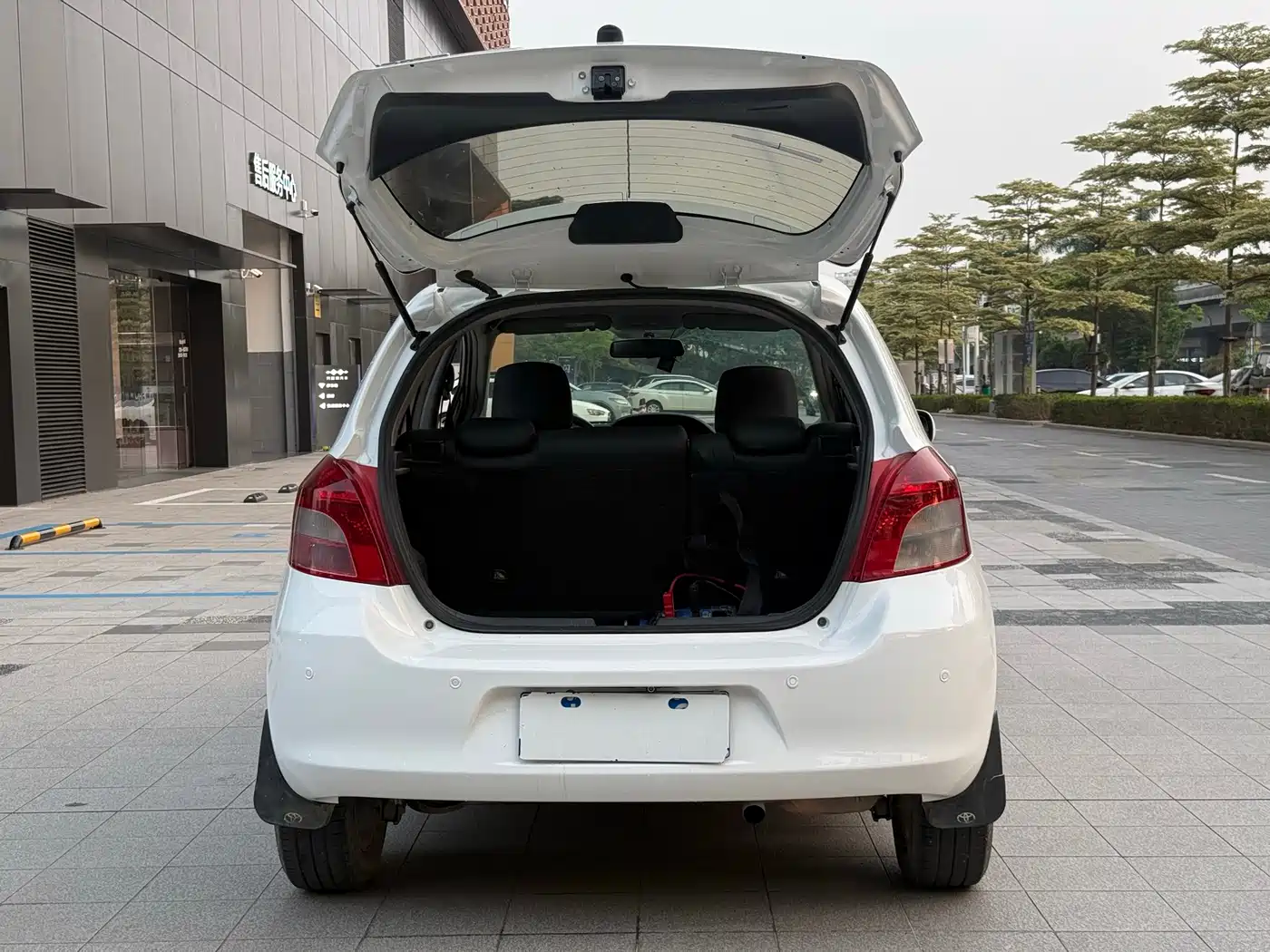 Toyota Yaris 2011 1.6G Auto Dynamic Edition фото 8