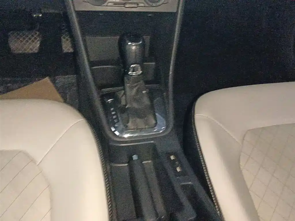 Škoda Rapid 2018 1.6L Automatic Comfort Edition фото 14