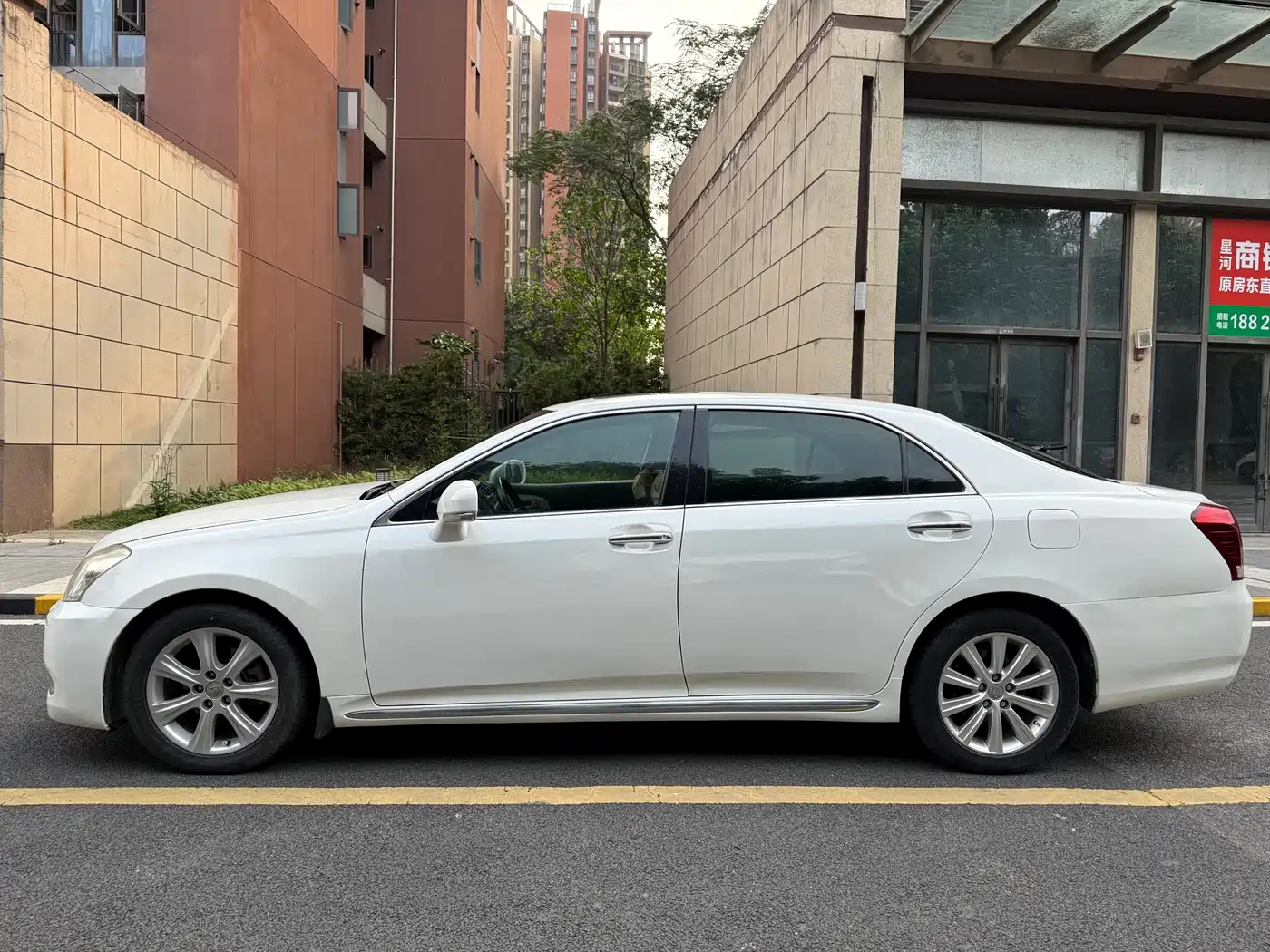 Toyota Crown 2010 3.0L Royal Saloon фото 5