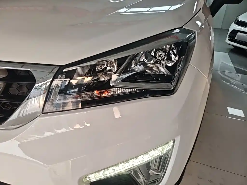 Фото 24 - Changan CS15