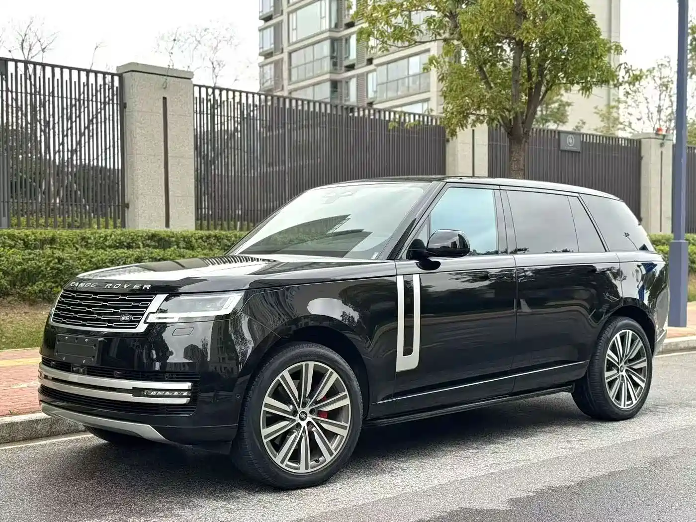 Фото 1 - Land Rover Range Rover