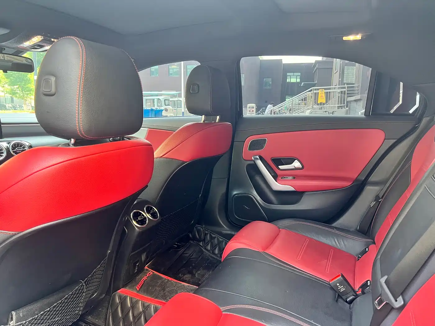 Mercedes-Benz A-Class AMG 2021 AMG A 35 L 4MATIC Blazing Night Special Edition фото 8