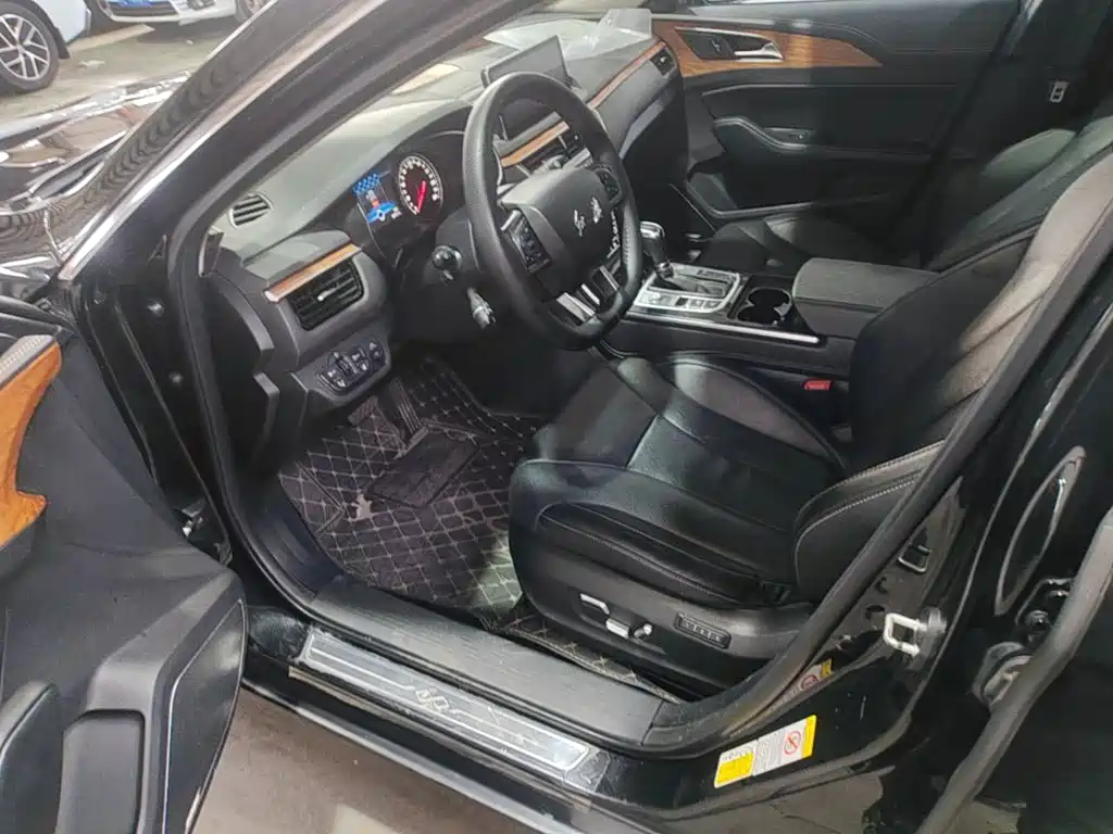 Hongqi H5 2018 2018 30TD Smart Connected Royal Edition