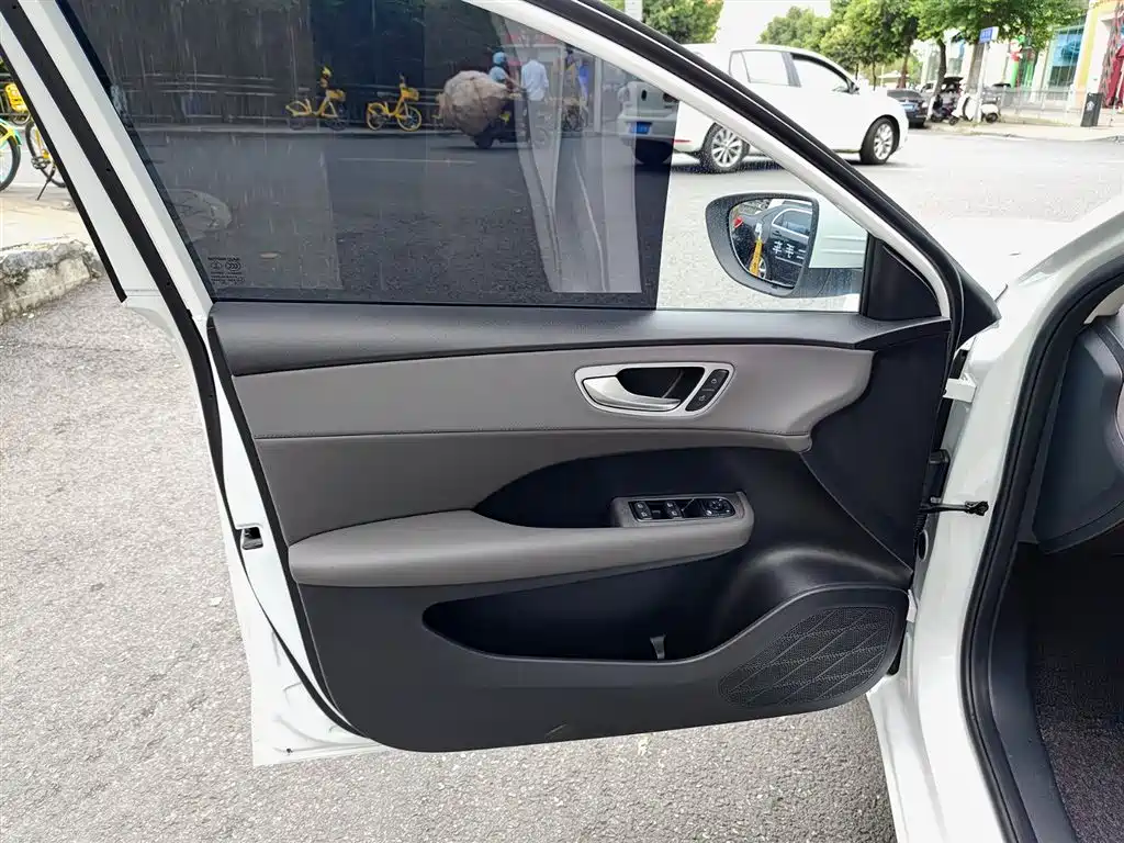 Roewe D6 2026 2025 Model 450km Premium Edition