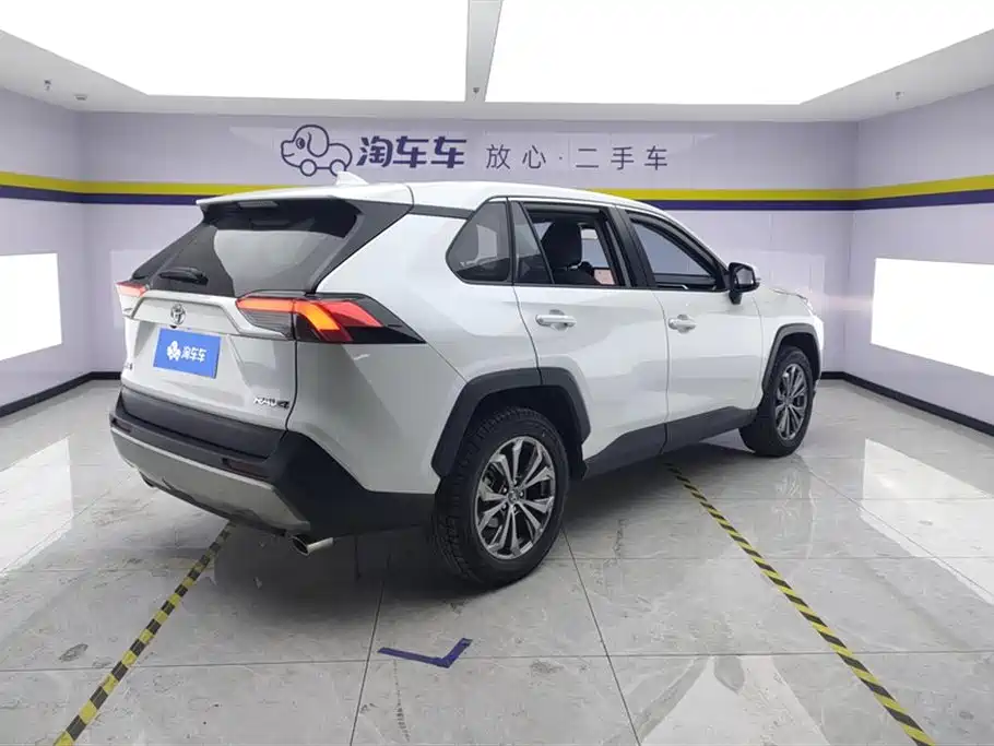 Toyota RAV4 Rongfang 2023 2.0L CVT 2WD Fashion Edition фото 3