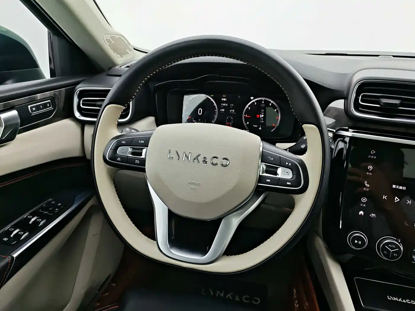 Lynk & Co 02 2018 Model 1.5T DCT 2WD Yao Pro Edition China V фото 19