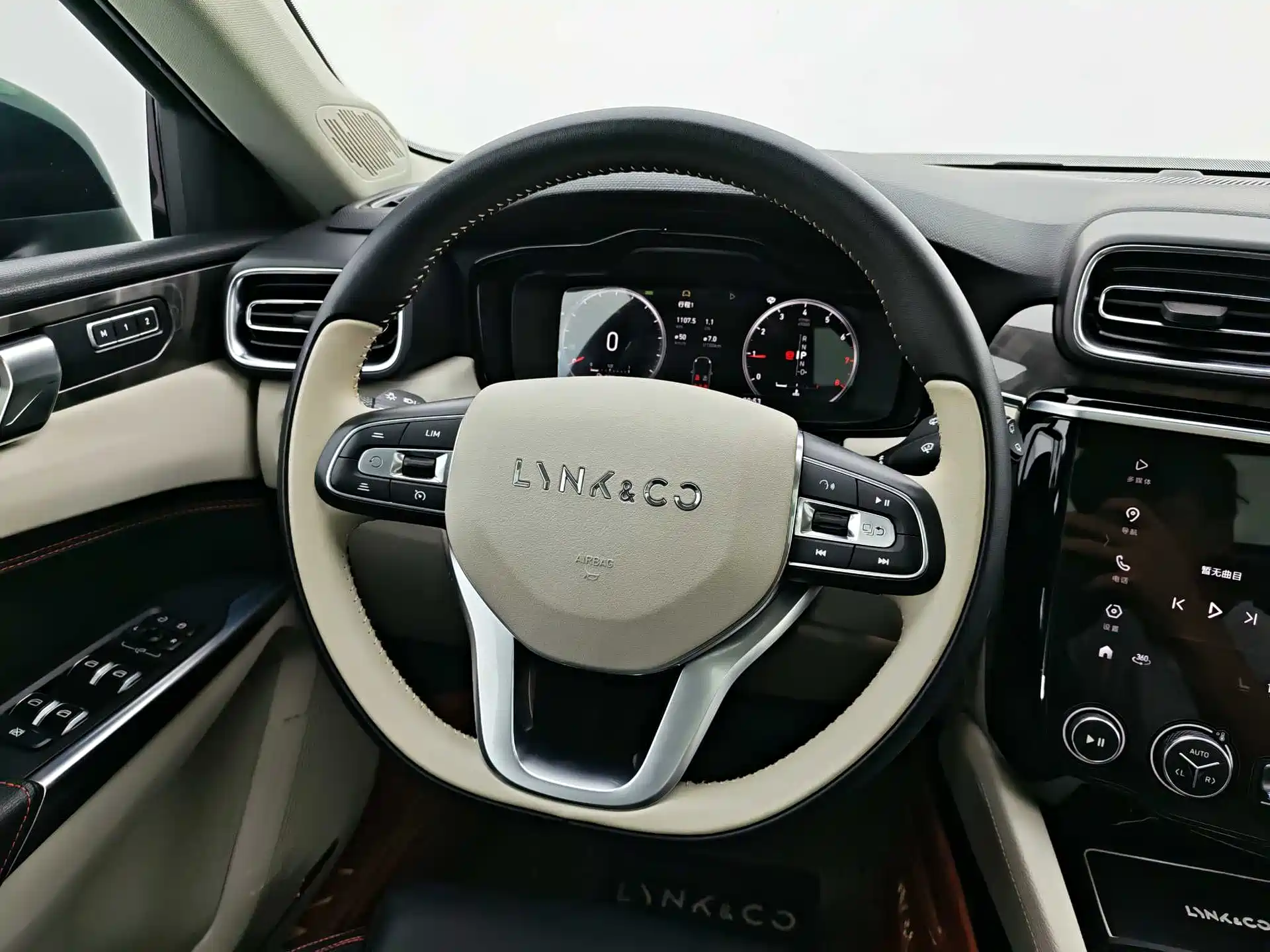 Фото 19 - Lynk & Co 02