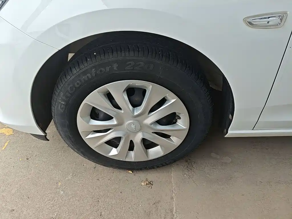 Photo 23 - Chevrolet Cavalier