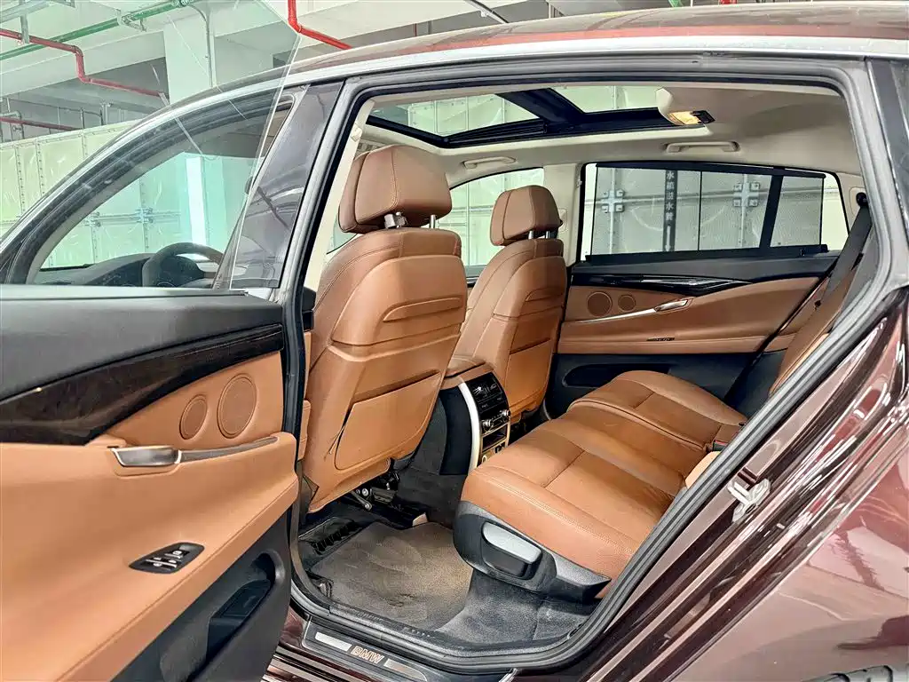 BMW 5 Series GT 2015 535i xDrive фото 8