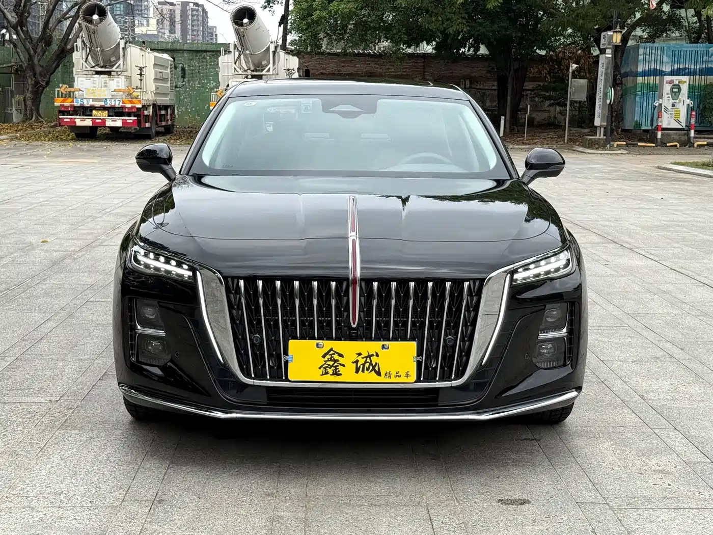 Hongqi H5 2025 2.0T Automatic Flag Celebration 500,000 Units Anniversary Edition фото 3