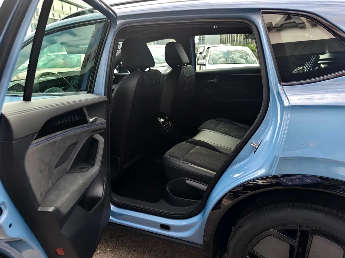 Volkswagen Tiguan L 2024 PRO 380TSI 4WD R-Line Premium Edition фото 8