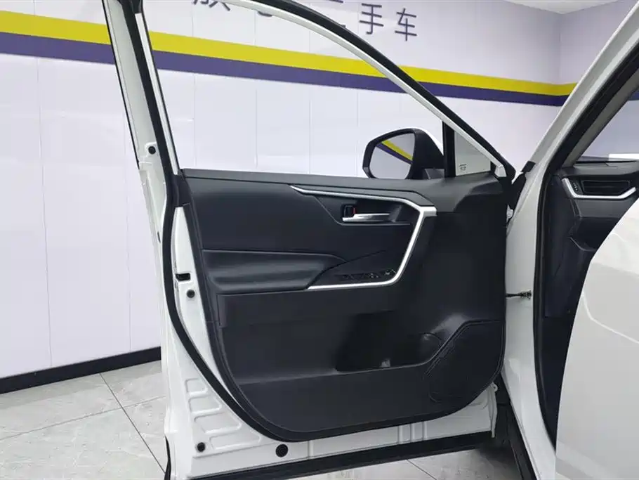 Toyota RAV4 Rongfang 2023 2.0L CVT 2WD Fashion Edition фото 7