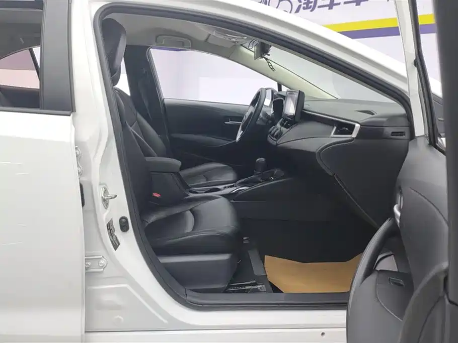 Toyota Corolla 2019 1.2T S-CVT GL Pioneer Edition фото 8