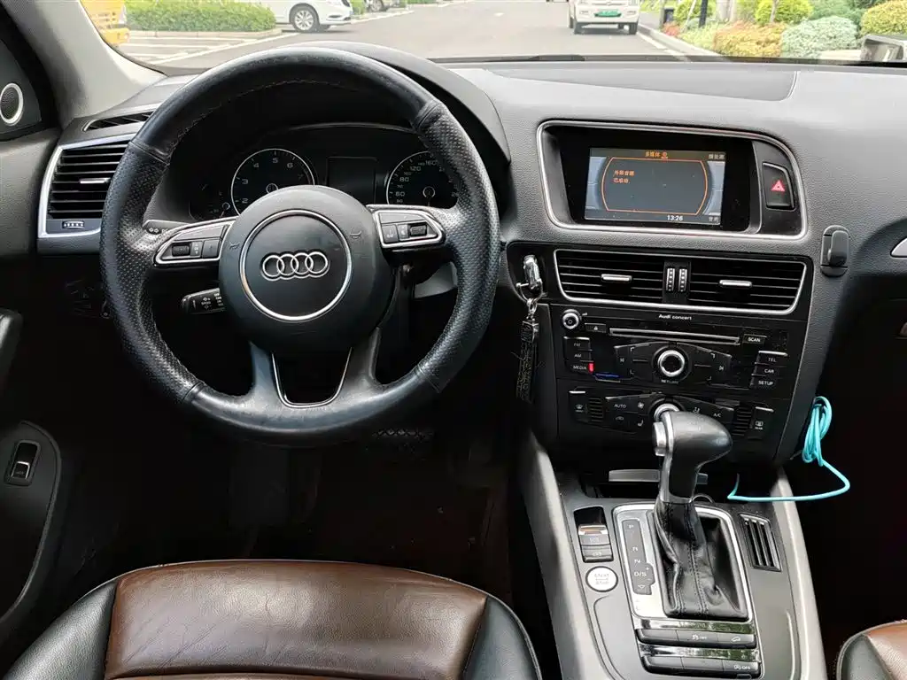 AUDI Q5