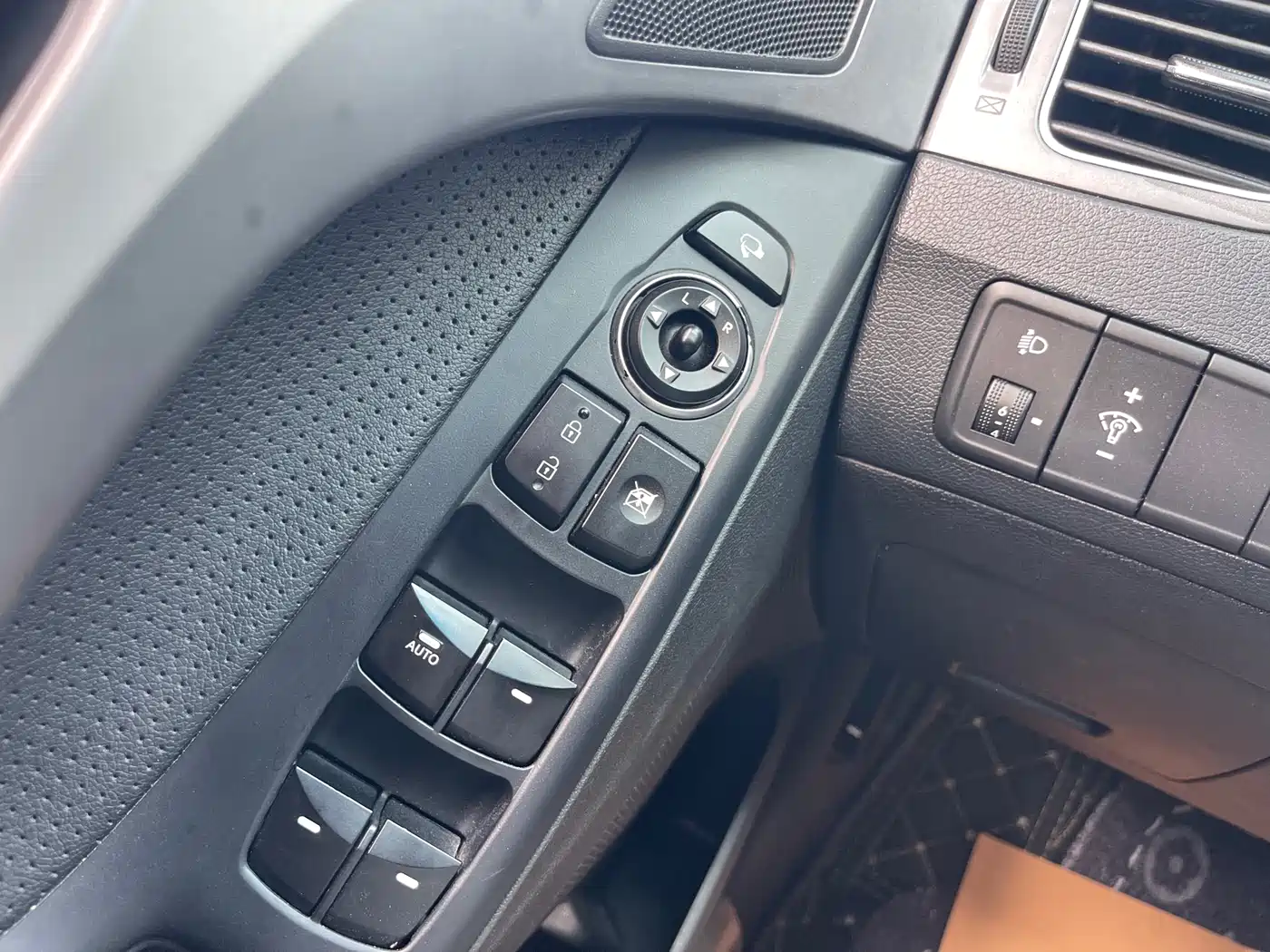 Hyundai Langdong 2015 1.6L Auto Exclusive фото 13