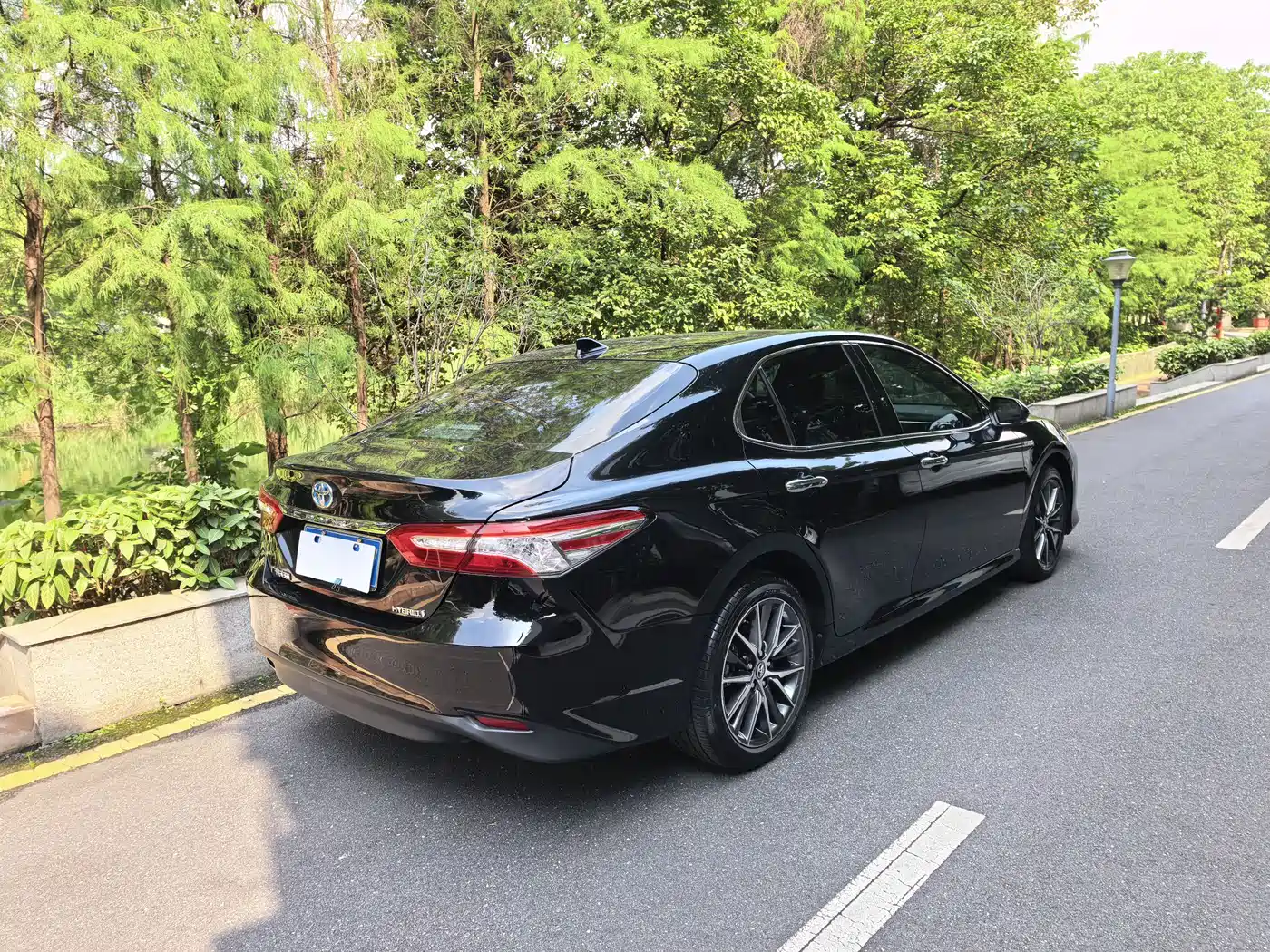 Toyota Camry 2021 Hybrid 2.5HG Luxury Edition фото 15