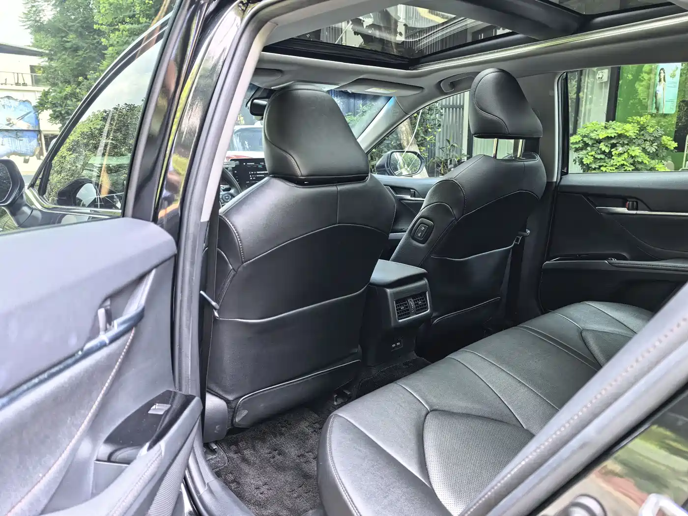 Toyota Camry 2021 Hybrid 2.5HG Luxury Edition фото 6