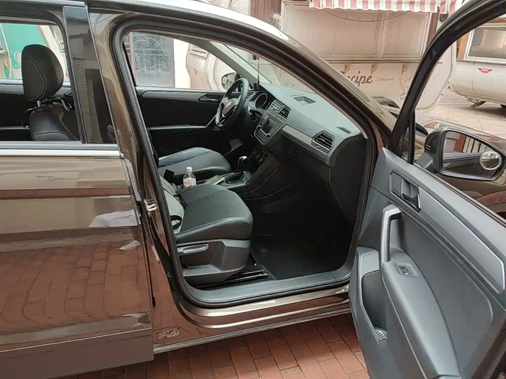 Volkswagen Tiguan L 2017 330TSI Automatic 2WD Trend Edition фото 25