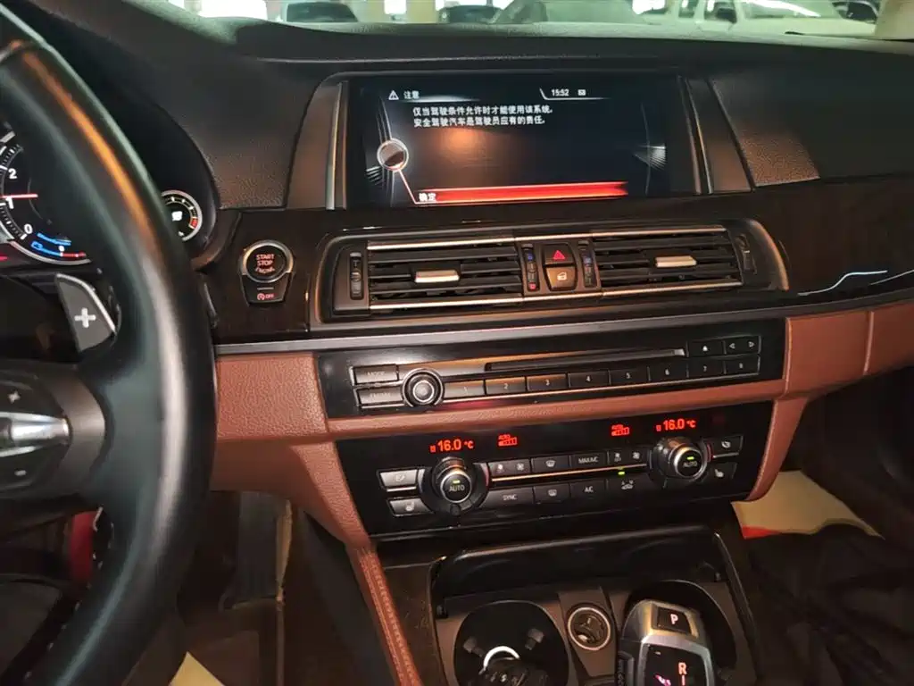 BMW 5 Series 2017 528Li Leading Edition фото 13