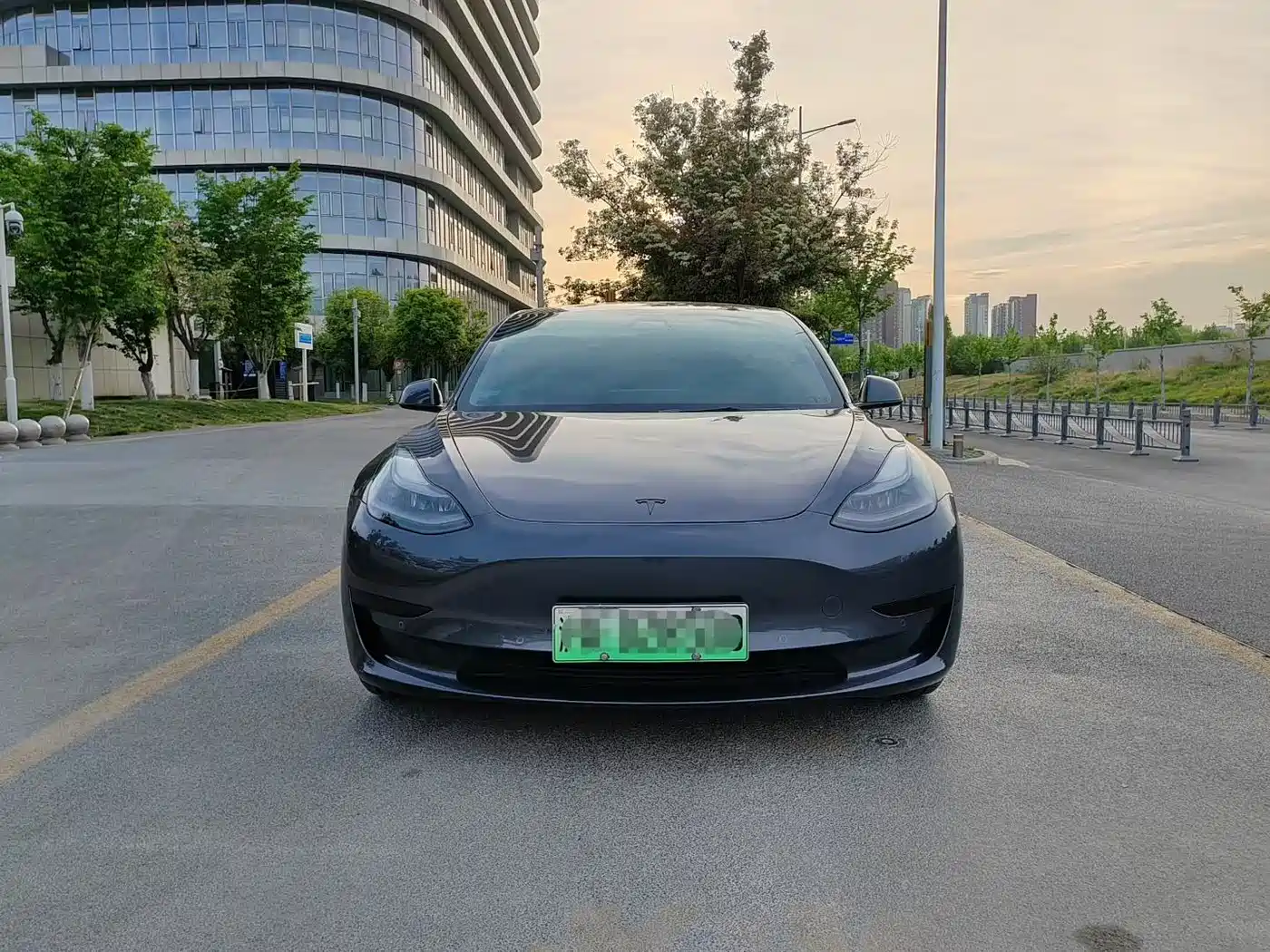 TESLA MODEL 3