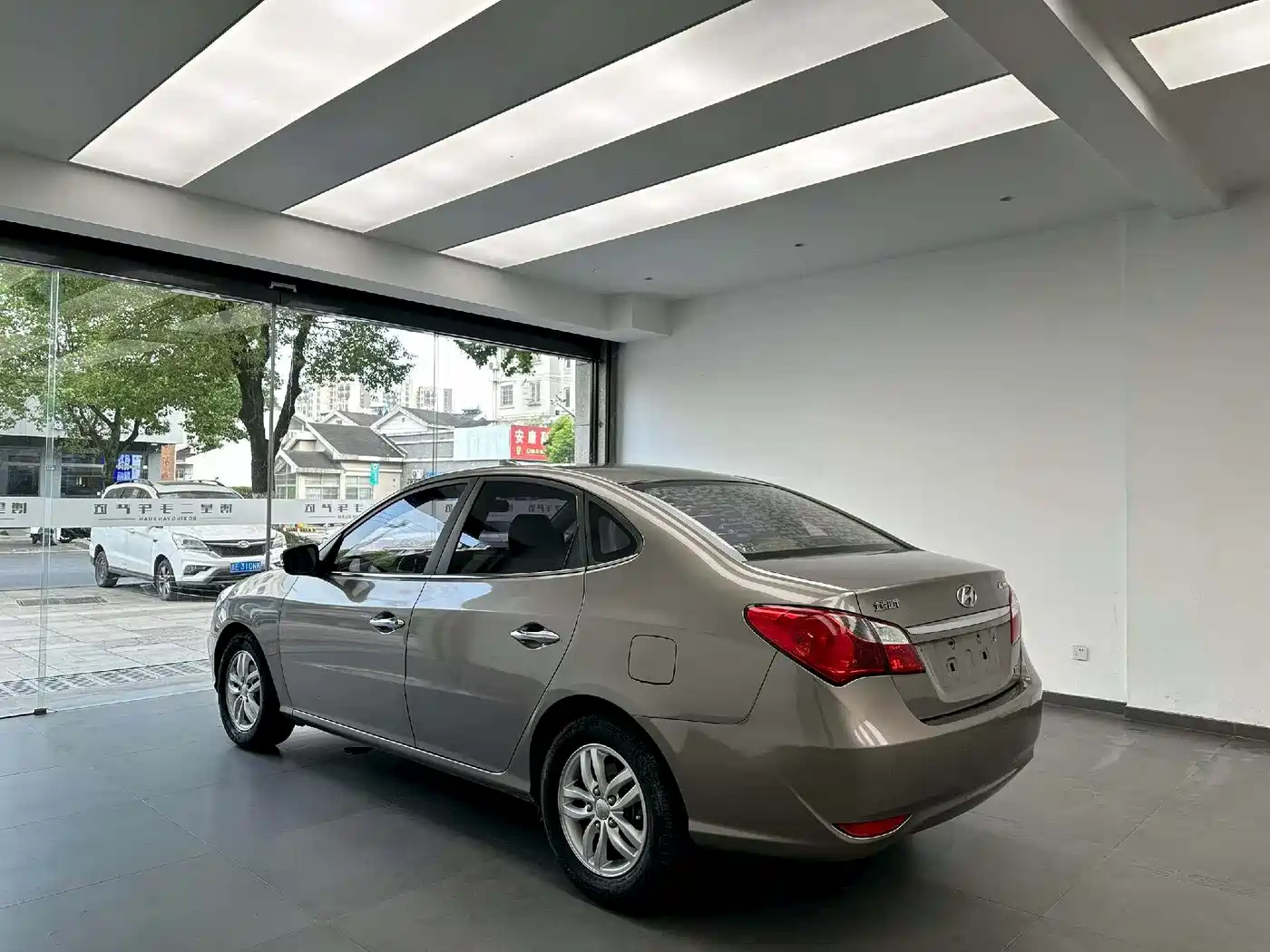 Hyundai Elantra 2011 1.6L Automatic Luxury фото 7