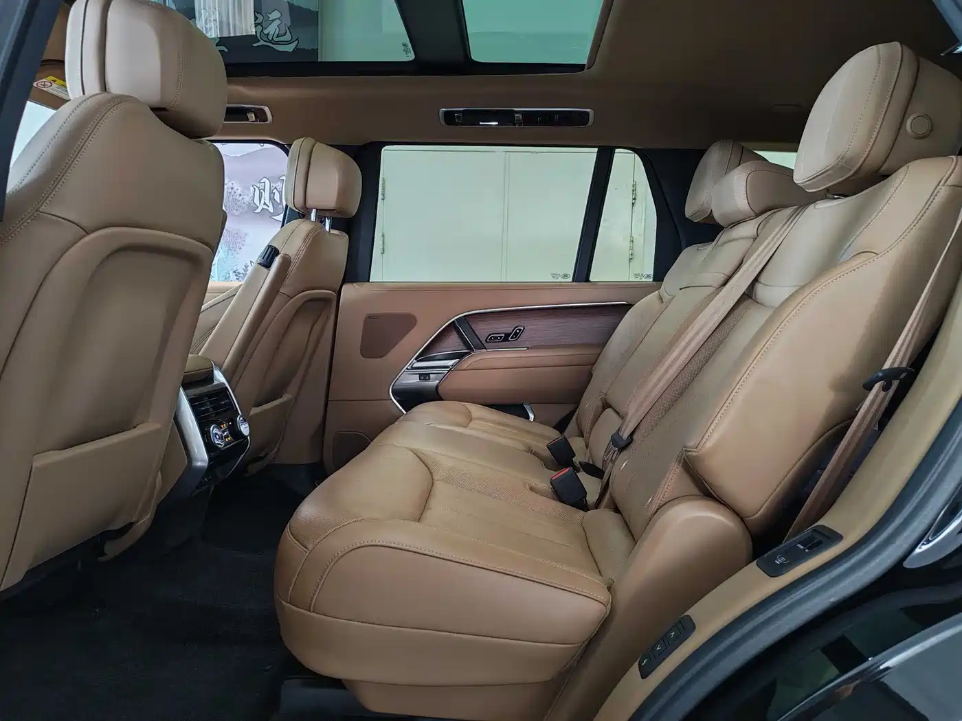 Land Rover Range Rover 2023 3.0 L6 400PS Golden Age 7-Seater Long Wheelbase фото 16