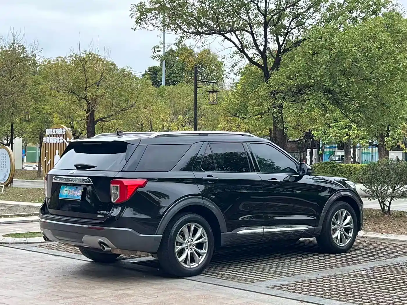 FORD EXPLORER