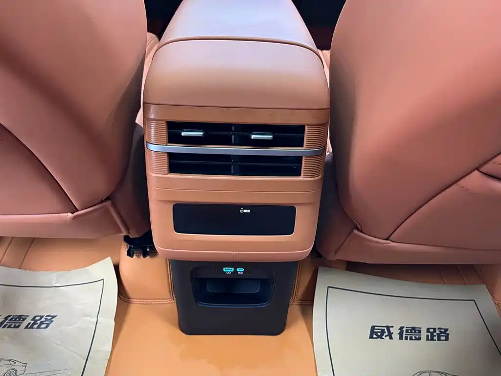 Fang Cheng Bao Titanium 7 2026 2025 AWD Base Model