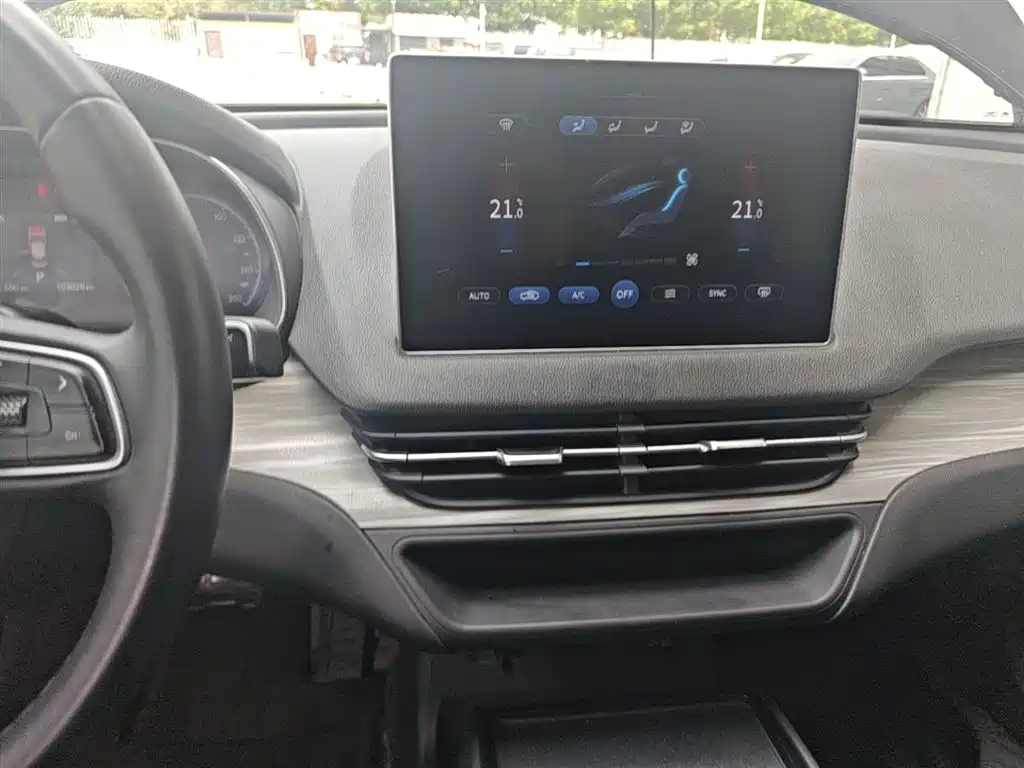 Hongqi E-QM5 2023 620km PLUS фото 12