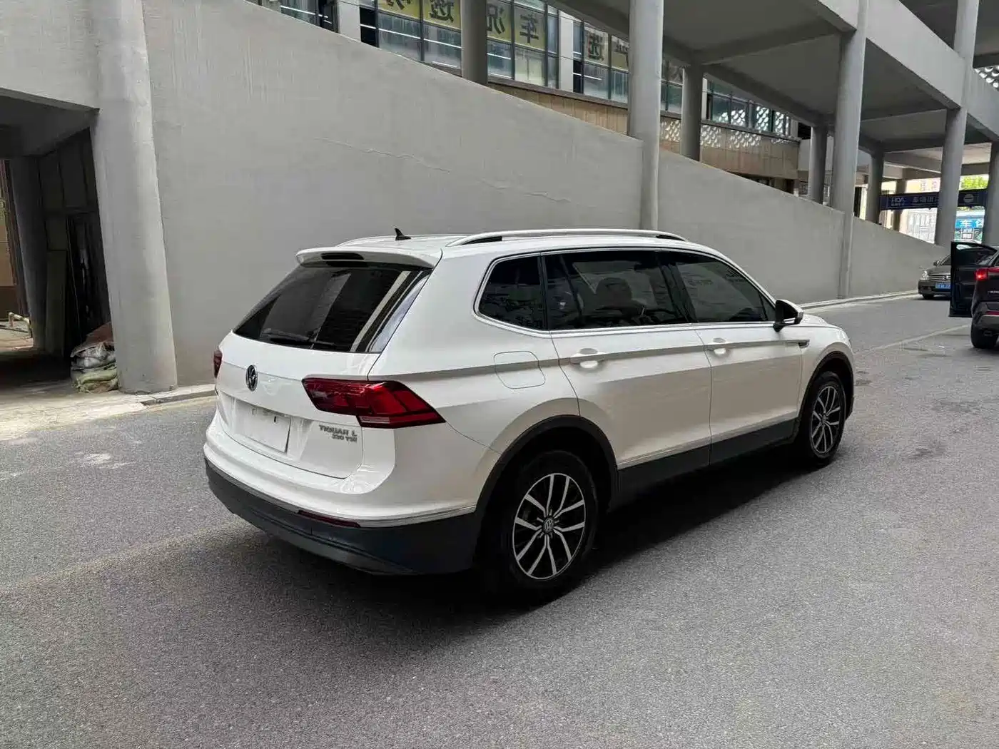 Volkswagen Tiguan L 2018 330TSI Automatic 2WD Luxury Edition фото 5