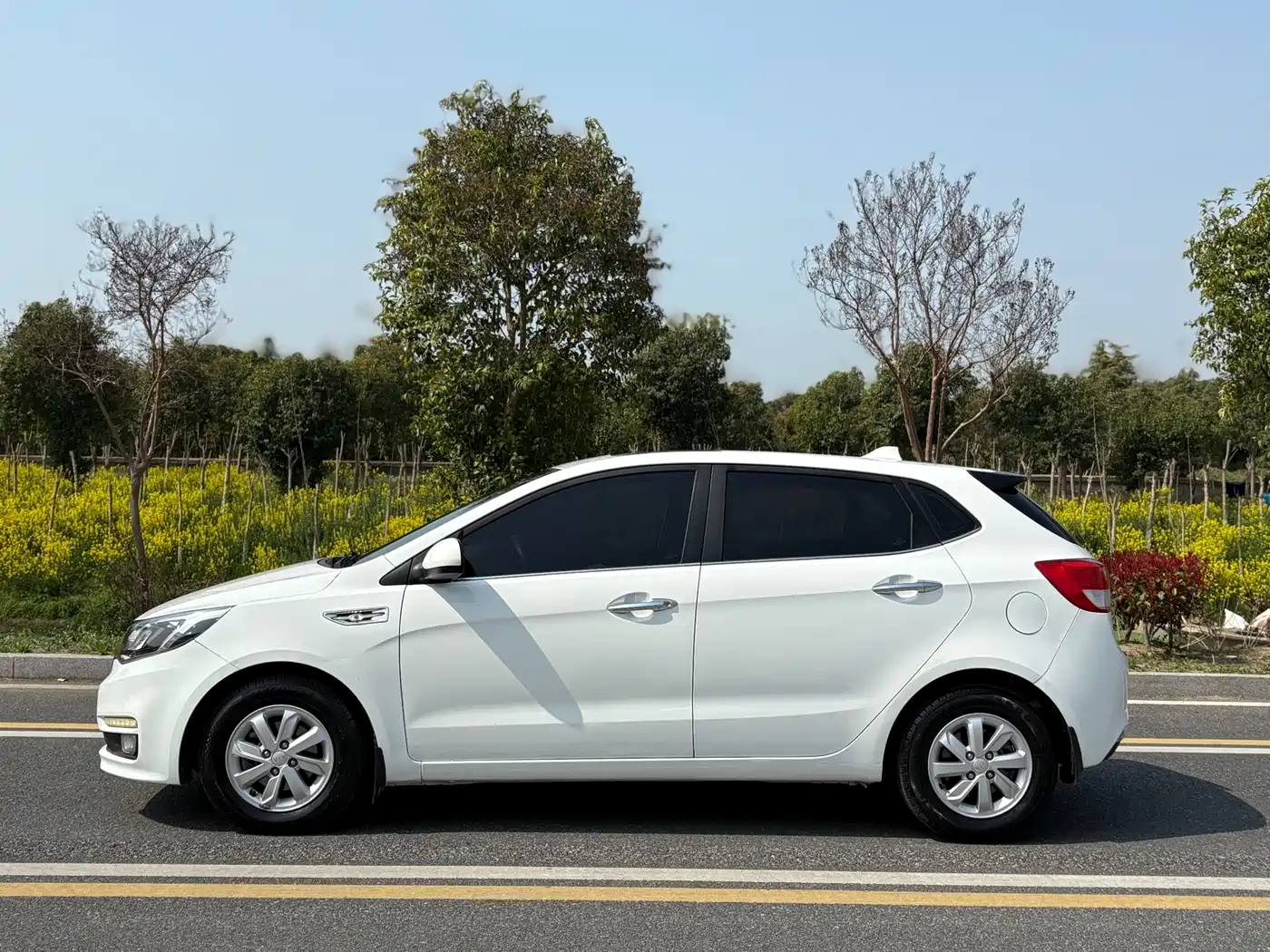 Kia K2 2015 Hatchback 1.4L AT GLS Cool Edition фото 3