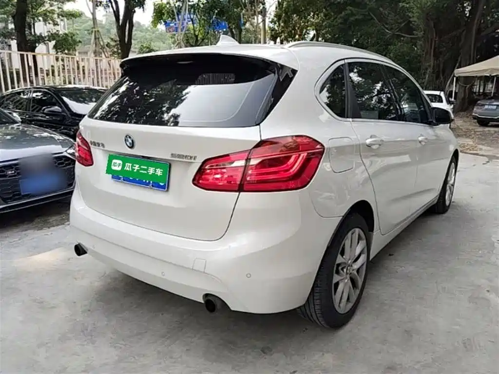 BMW 2 Series Touring 2016 220i Leading Model фото 7