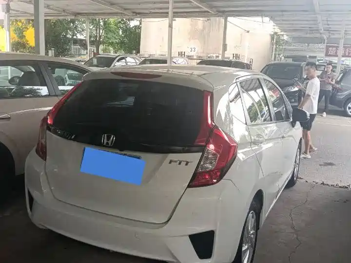 Фото 9 - Honda Fit