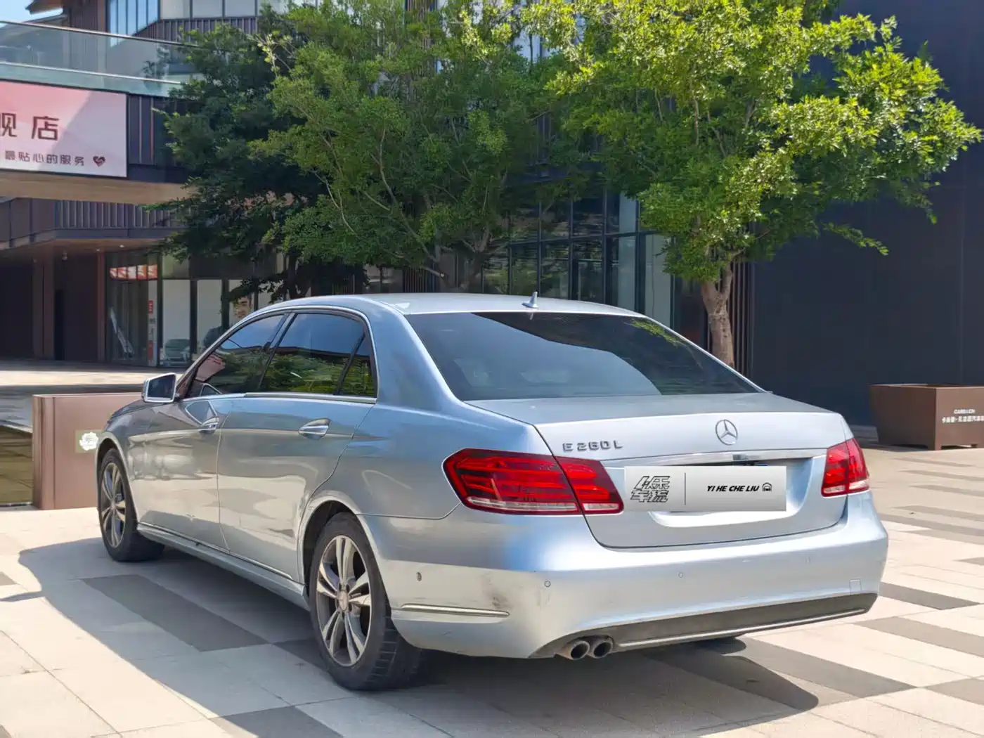 Фото 5 - Mercedes-Benz E-Class