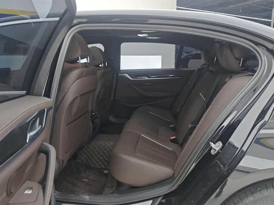 BMW 5 Series 2022 Model Second Facelift 525Li M Sport Package фото 11