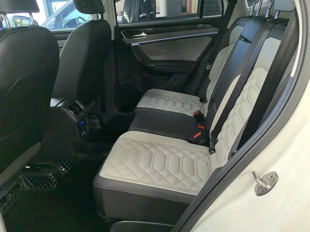 Volkswagen Tayron 2024 300TSI 2WD Luxury Plus Advanced фото 13