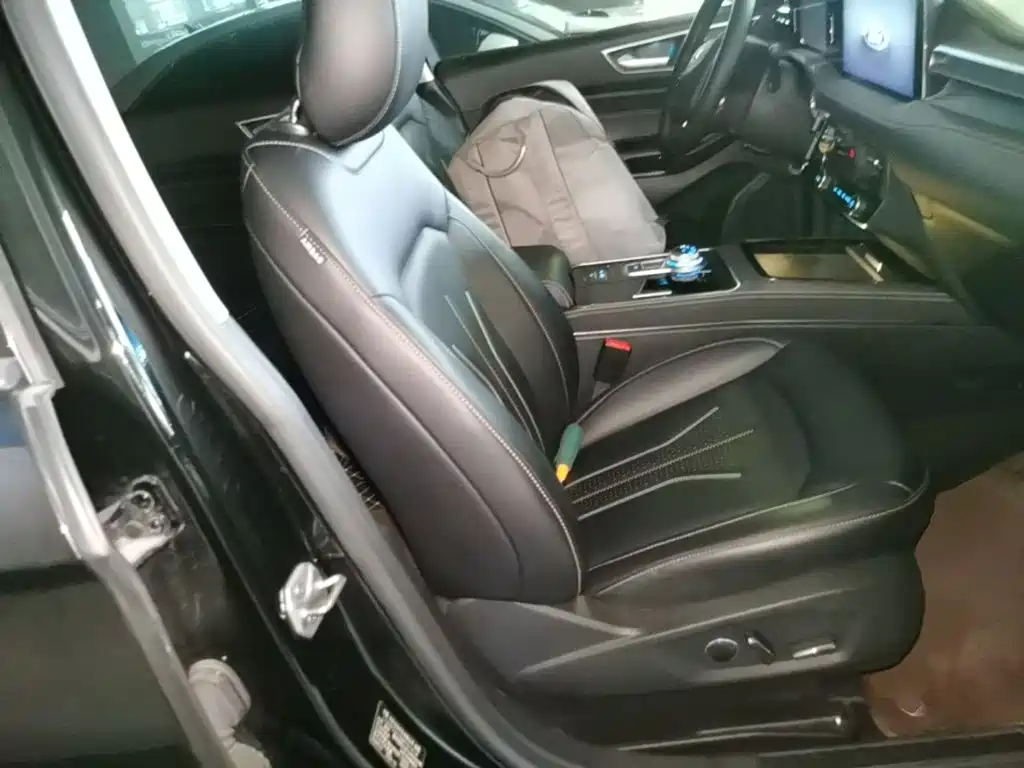 Фото 25 - Ford Edge