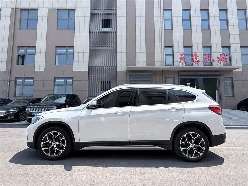 BMW X1 2022 sDrive20Li Fashion фото 8