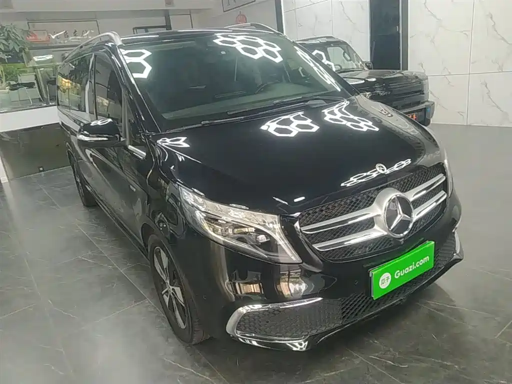 Mercedes-Benz V-Class 2021 V 260 L Long Wheelbase Premium Edition фото 4