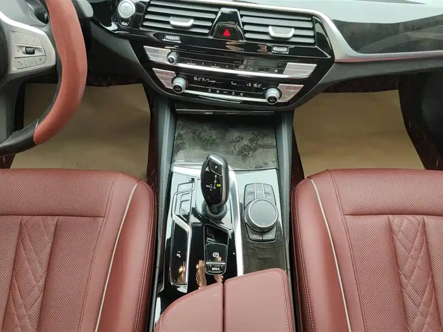 BMW 5 Series 2022 Model Second Facelift 525Li M Sport Package фото 16